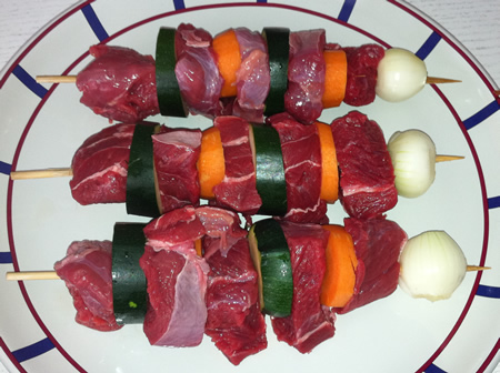 Brochetas de buey y verduras