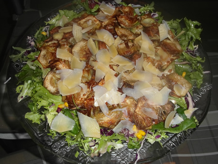 Ensalada de alcachofas y queso