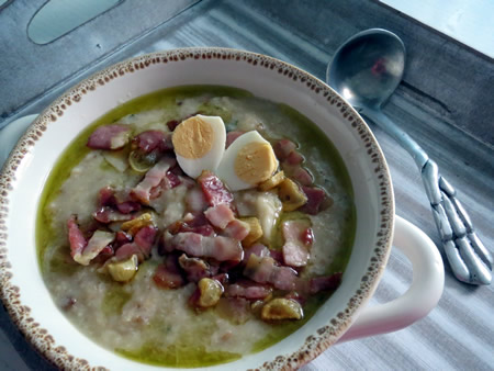 Sopa de Ajo con guarnición