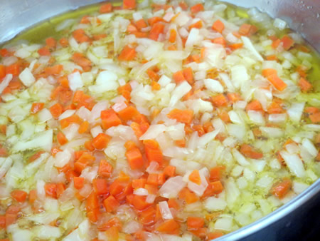 Sofrito de cebolla y zanahoria