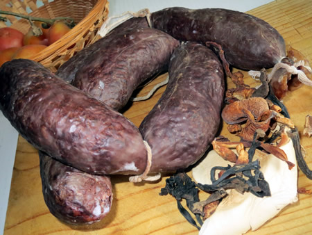 Morcilla y setas variadas deshidratadas