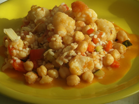 Arroz sabroso de caldo de cocido