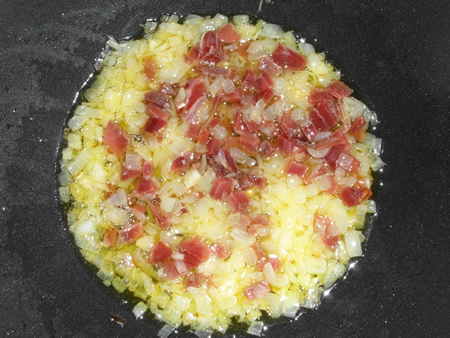 sofrito de cebolla y jamón