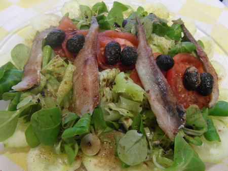 Ensalada con sardinas de cubo