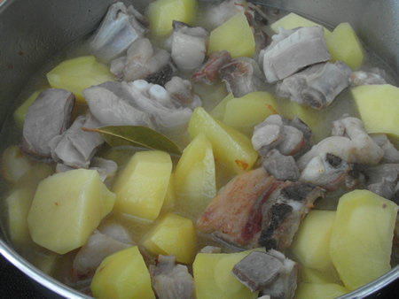 Cordero guisado con patatas