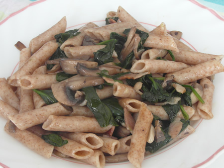 Pasta integral con espinacas