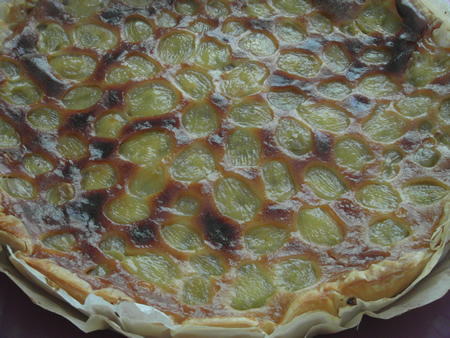 Tarta hojaldrada de uva moscatel